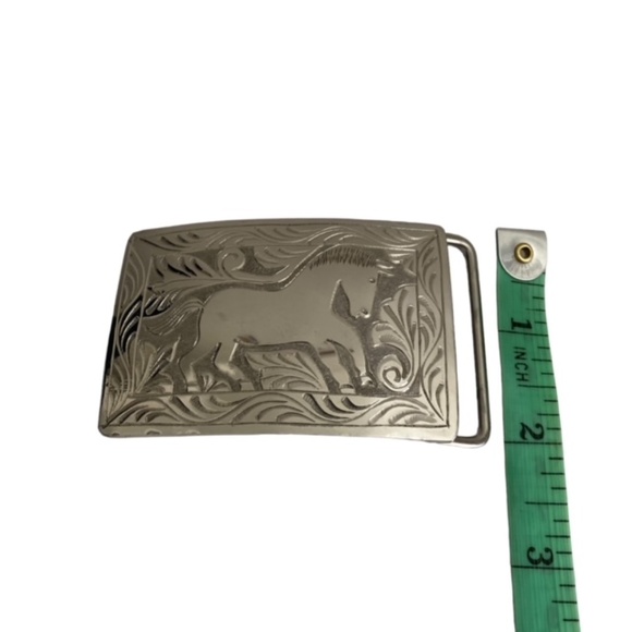 Vintage Silver Tone Unmarked 3" x 2" Engraved Horse Western Belt Buckle - Picture 5 of 6
